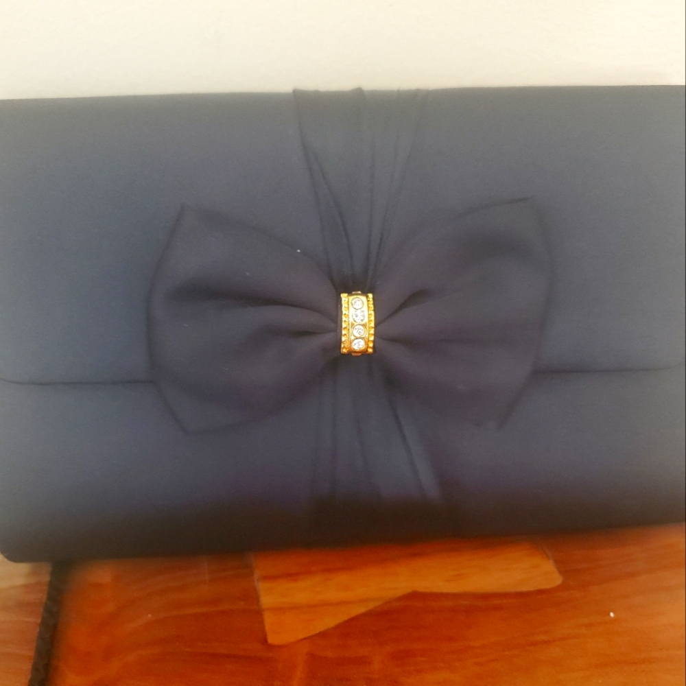 Elegant Satin Bow Wrap purse 👛